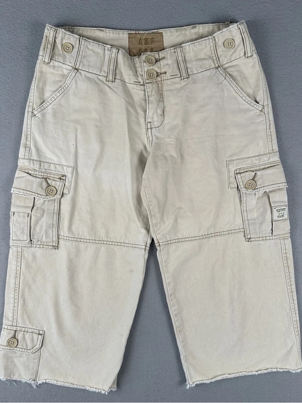 VINTAGE: Abercrombie & Fitch Women’s Y2K Low Rise White Cargo Capris Pant